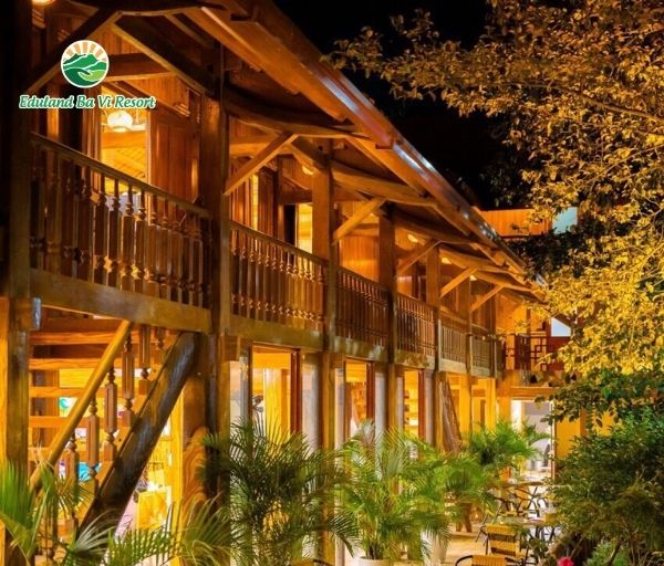 Nhà sàn tại Eduland Ba Vì khi về đêm